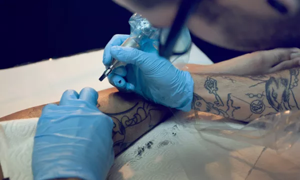 artista-tattoo(bigstock).jpg