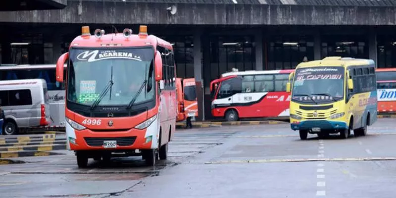 El conductor del vehículo no es un pasajero, para efectos de determinar la capacidad (Mintransporte)