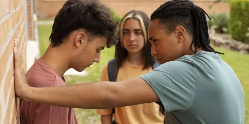 jovenes-riña-pelea-adolescente(freepik)