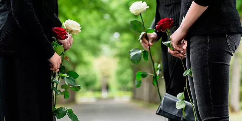 Cuando se dificulta práctica de rituales funerarios se vulnera derecho fundamental de libertad de culto (Bigstock)